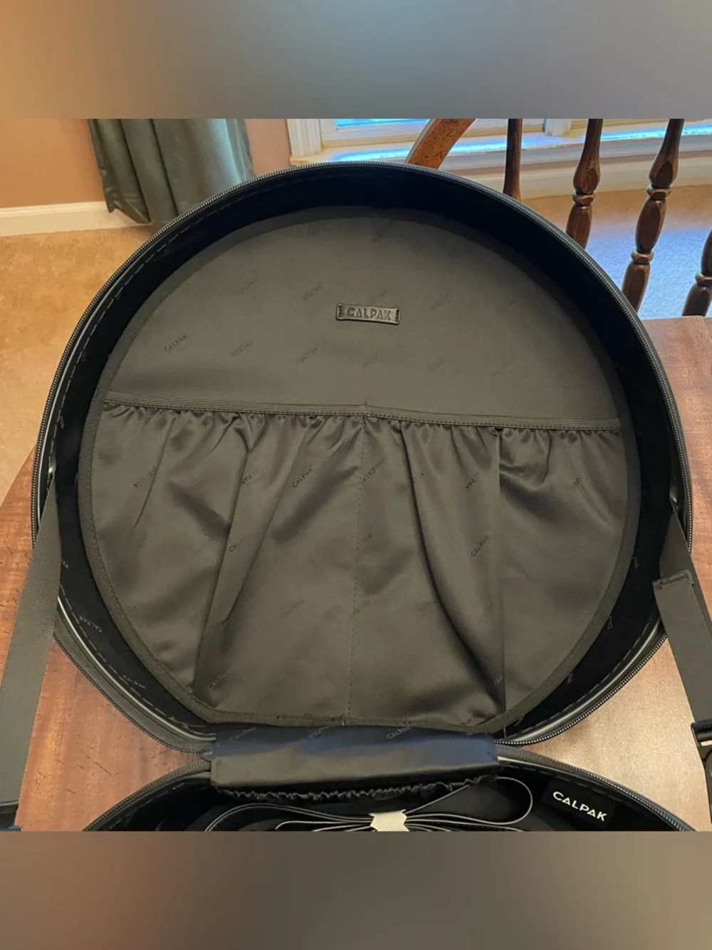 NWT CALPAK Medium Travel Hat Box with Strap - Black Crocodile - Picture 5 of 7